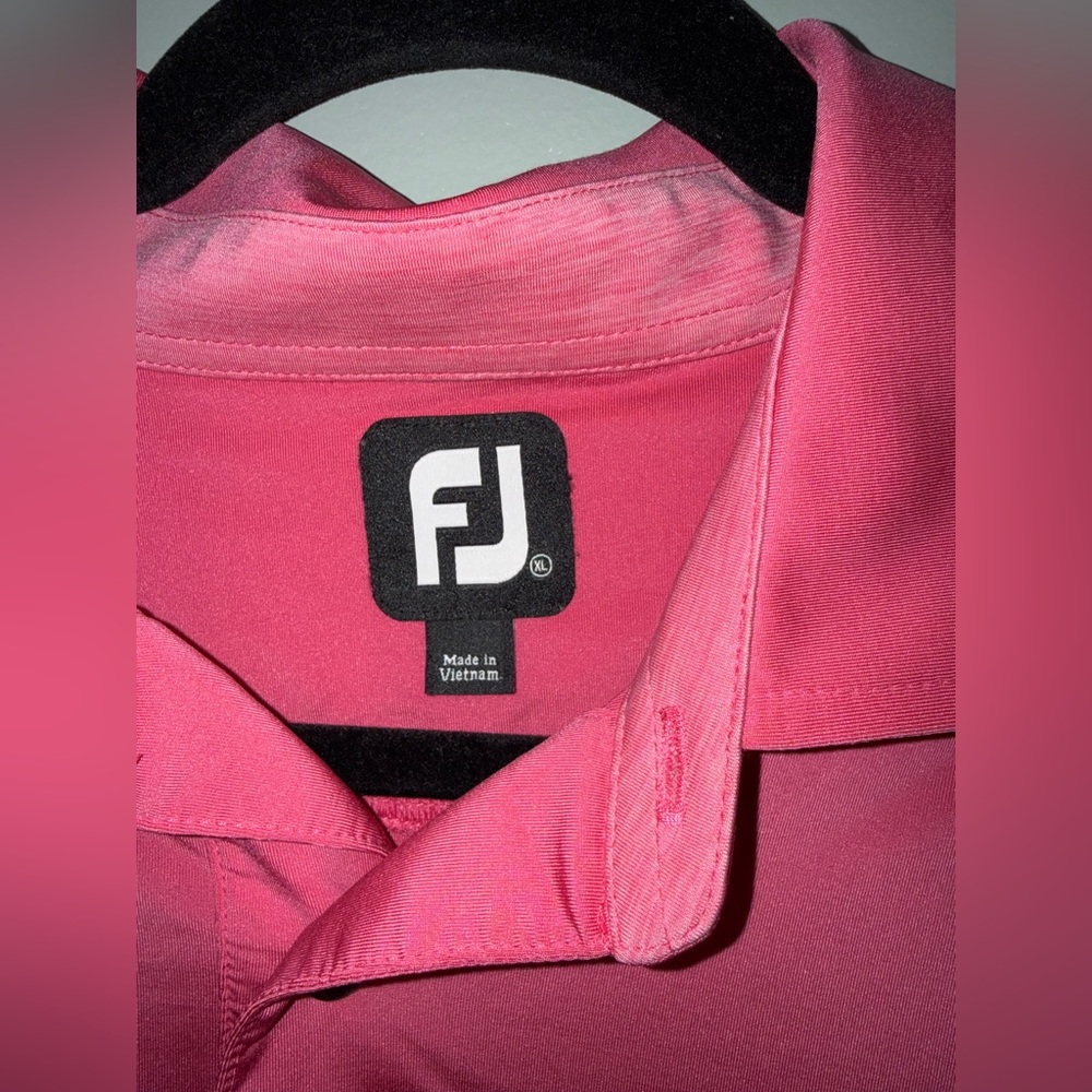 Titleist Men's Pink Golf Polo Shirt - Picture 3 of 4